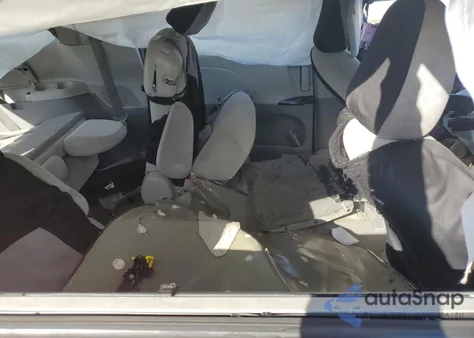 2011 Toyota Sienna Le z USA, uszkodzony, nr VIN 5TDKK3DC0BS066492